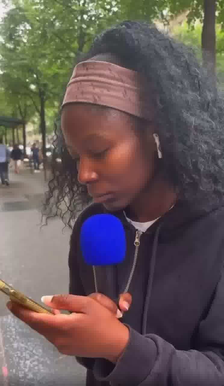 thumbnail-pin-up-secret-micro-trottoir-0